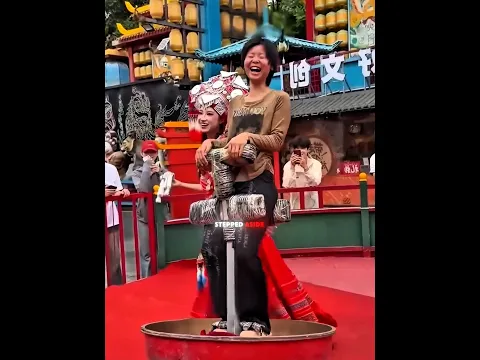 The Girl Entertained Wonderfully With The Box π±π #shorts #usa #funny