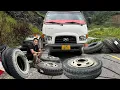 Download Lagu 100km change tire hyundai, 5t tire exploded on du gia pass yen minh vietnam