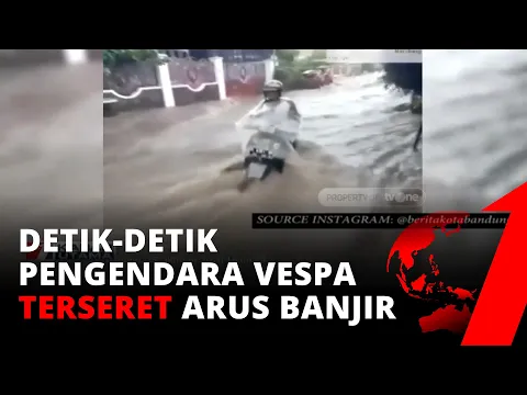 Viral di Medsos! Detik-detik Pengendara Motor Vespa Terseret Arus Banjir | tvOne