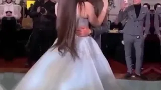 شوفو حركت  العروسه مع اغنية  عشق موت  دندنها