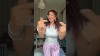 البنت اللي بترقص في عرس اختها بكل عفوية بتعلمكم الورقة تاني Swen 