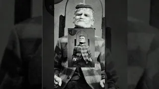مريض نفسي على كرسي ضبط النفس Shorts  مريض نفسي على كرسي ضبط النفس Shorts