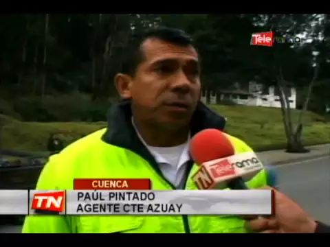 Choque de bus deja daños materiales