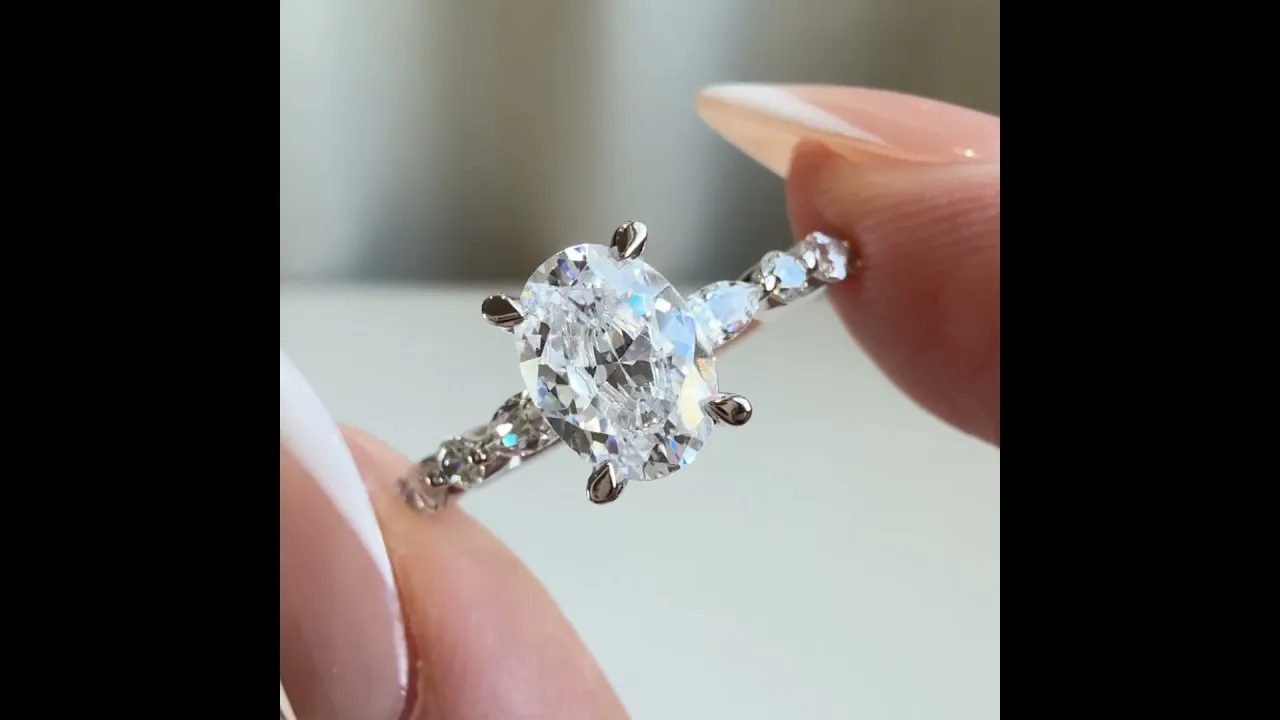 Harlow丨Oval Lab Diamond Engagement Ring with Marquise and Round Accent Diamonds