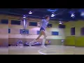 7-foot 6-inch Shawn Bradley practicing in junior high
