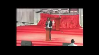 ASKOFU MWAKIBOLWA AOMBA KWA UCHUNGU MKUBWA SANA ONA AKIOMBA 