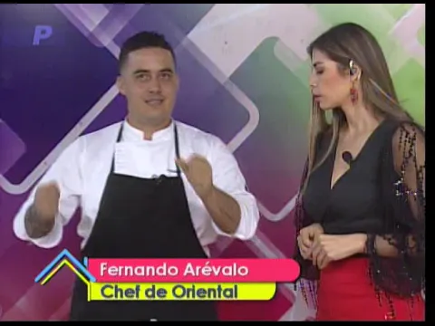 Preparando pasta con camarón y salsa de soya