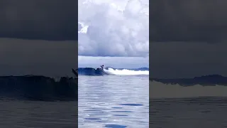 Smash out school and go for a surf… what more could you want?! ⛵️🏄‍♀️ #sailingfamily #surf