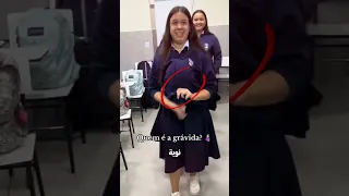 التلاميذ يحاولون خداع الجميع بالونات ومواقف محرجة المفاجأة الكبرى كانت للمعلمة 