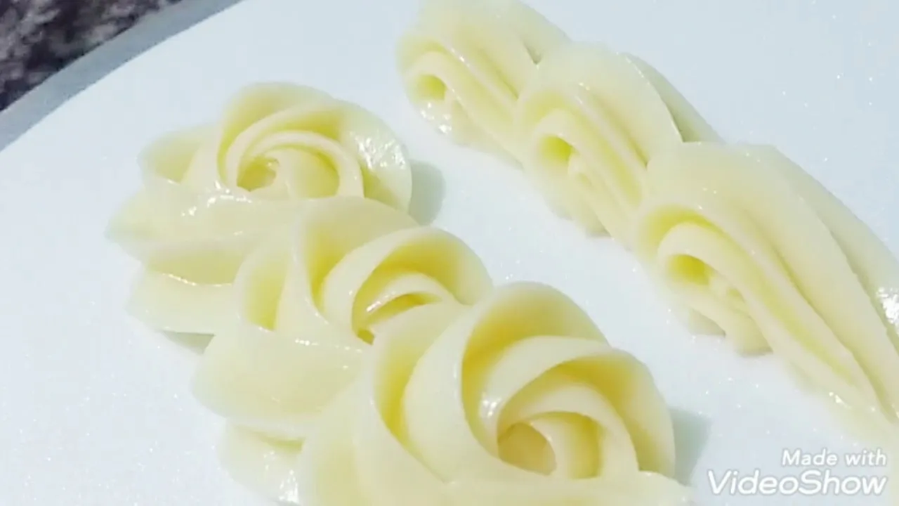 BRIGADEIRO EM PONTO DE BICO SABOR 4 LEITES