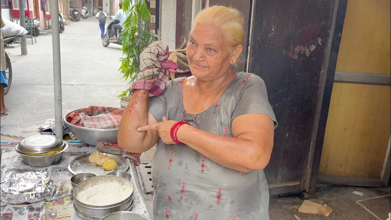 Amma Serving Wholesome Meal for just Rs 40   Indian Street Food