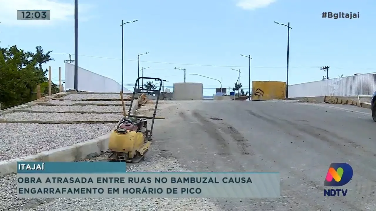 Obra atrasada entre ruas no Bambuzal causa engarrafamento em horário de pico