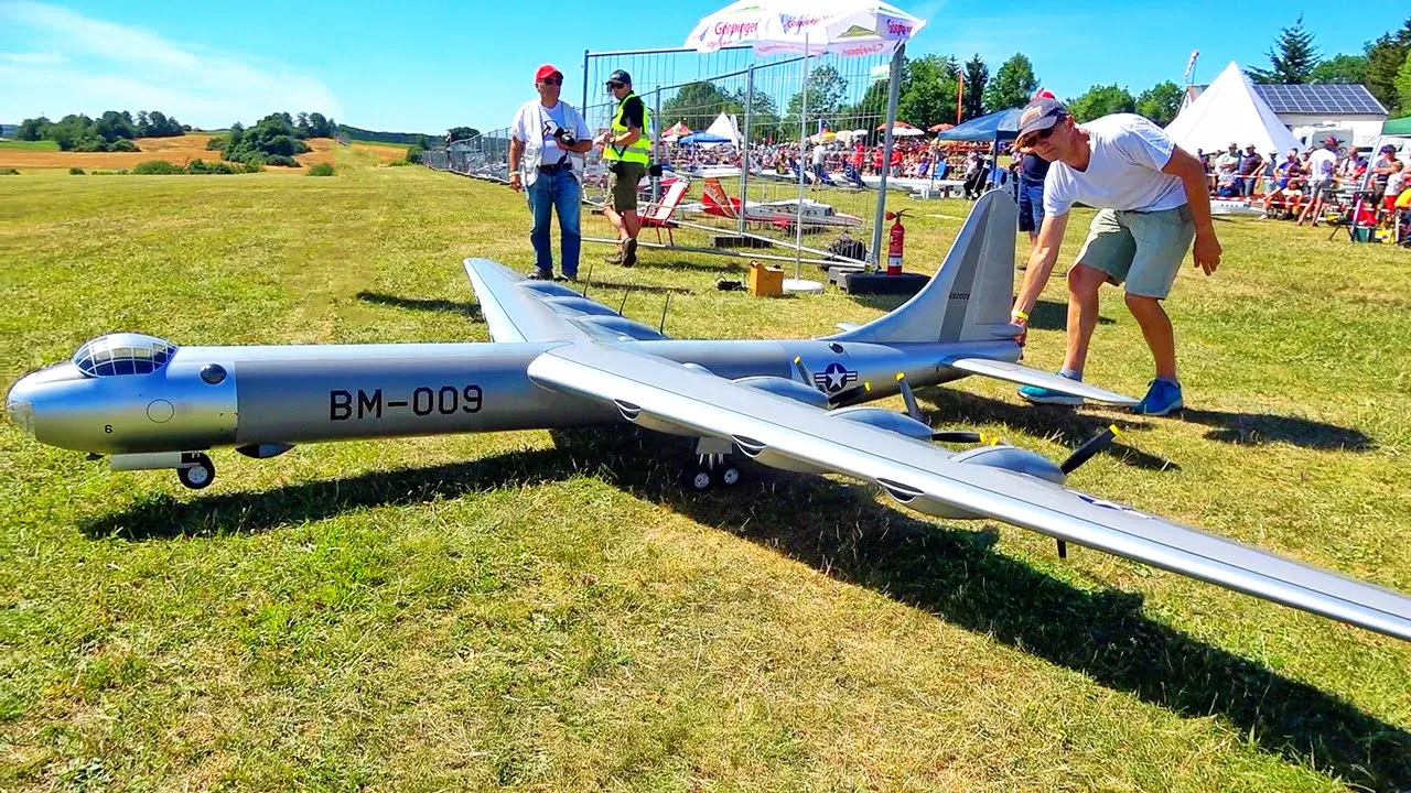 AMAZING!! XXL CONVAIR B-36 PEACEMAKER RC MODEL FLIGHT DEMONSTRATION