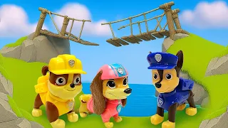 ¡Los cachorros se quedan atrapados en el puente!