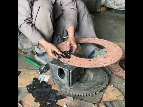Mercedes clutch plate rebuild—manual style. No computers, just experience 🛠️