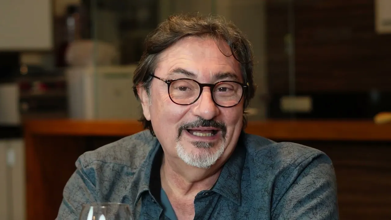 Aprenda a preparar um risoto com vinho tinto e presunto cru