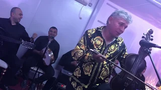         شاهد الستاتي عبد العزيز في لحظات جنونية مع الكمان دندنها