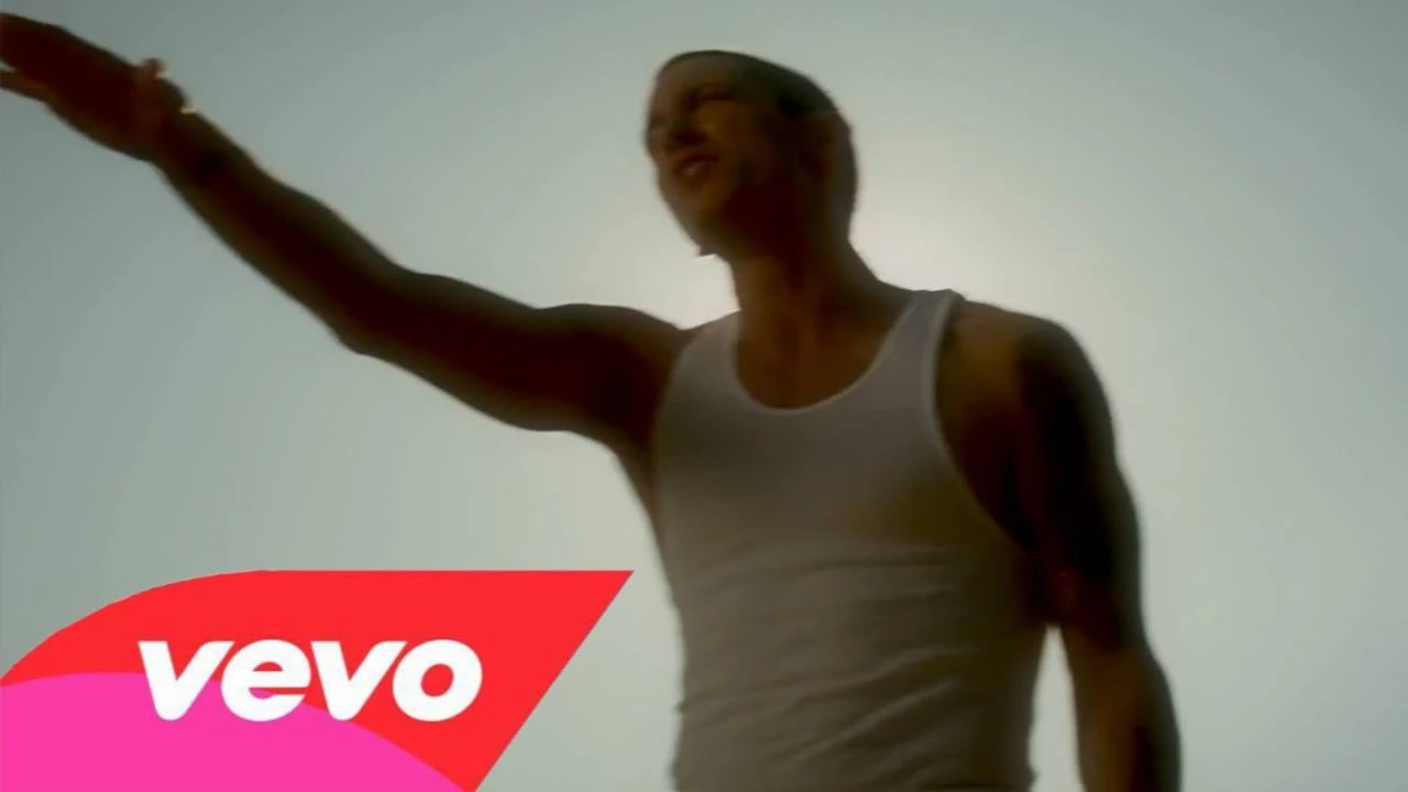Eminem - Beautiful Pain ft. Sia (Music Video) (Explicit) Eminem - Beautiful Pain ft. Sia (Music Video) (Explicit)