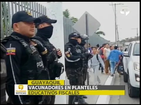 Vacunadores en planteles educativos fiscales