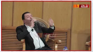 من شدة الحزن   مصطفى كامل يغني منهار ا على فقدان الفنان هاني شاكر  دندنها