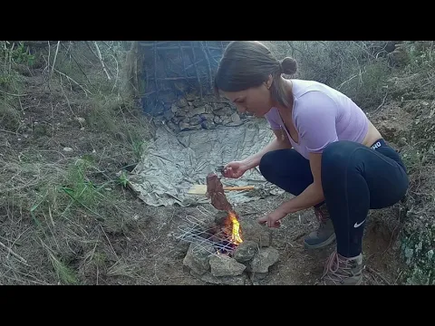 Download MP3 Sobreviviendo en el monte sola. Bushcraft. ASMR