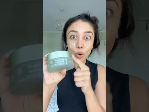 ad her foundation was FLAKY 😱