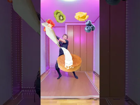 リズミカルに自分の誕生日ケーキを作る男がヤバすぎる… The guy making his own birthday cake rhythmically is absolutely wild🎂