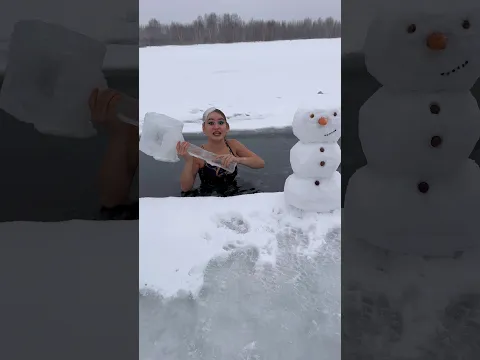 🔨😏☃️ #icequeen #ice #galkina_anechka #frozen #snowman #snow #crash #funny #humor #joke #hammer