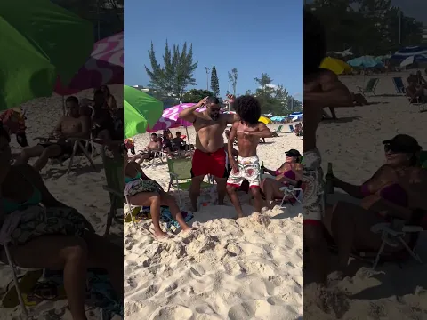 Calm down at the beach😂🇧🇷 dc: DENNISMIK💫