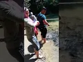Awek main ikan