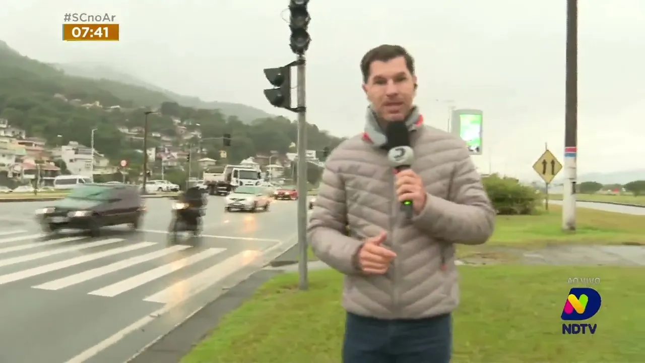 Trânsito na região do entorno da UFSC em Florianópolis amanhece com filas nesta quarta-feira