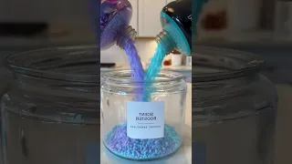 المعاملة والتفرقة الغريبة بسبب قصص رون 