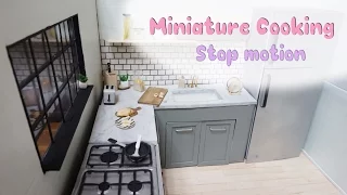 Barbie Doll Stop Motion Miniature Cooking Fried Eggs Toasts 