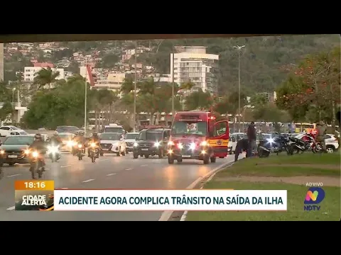 Acidente complica trânsito na saída da Ilha de Florianópolis
