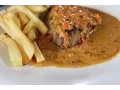 Lagu À la carte - Steak met Stroganoffsaus en frietjes