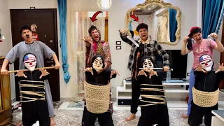 لما عصابه يخططوا لسرقة ابوك علشان بخيل وانت واهلك تطلعوا تضربوهم احمد عفروتو 