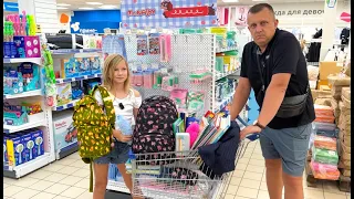 СОФИЯ ПОКУПАЕТ КОНЦЕЛЯРИЮ В ШКОЛУ. СОФУНЬЯ ШАЛУНЬЯ