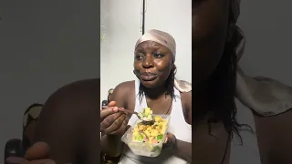 الجميع نيام   وأخيرا  يمكن لماما الاسترخاء مع سلطة فواكه لذيذة      دندنها
