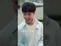 校花拒絕他六次，還以為他會繼續當舔狗！誰知生日宴上他直接把花扔進垃圾桶，霸氣宣布女人只會影響拔劍速度！轉身發現平行世界竟沒有任何前世金曲，他靠一首歌直接封神！