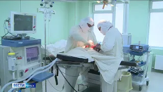Российские боксеры мирового уровня поддержали пациентов омского онкологического диспансера