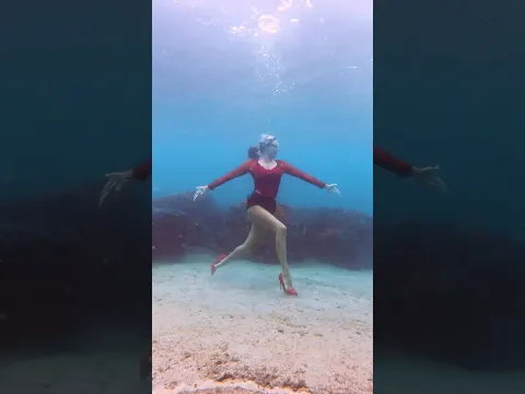 9 to 5 by Dolly Parton UNDERWATER 🎶💼 #underwaterdance #ocean #dollyparton #9to5