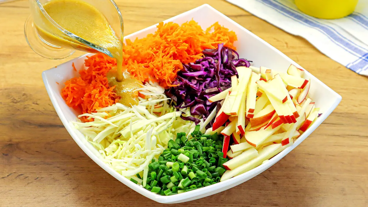 Ich kann nicht aufhören, diesen Salat zu essen! Kohl, Karotte und Apfel! So frisch und knusprig!