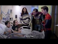 Video di Spider-Man Cast Tom Holland, Zendaya, Jake Gyllenhaal Surprises Kids at Children's Hospital LA