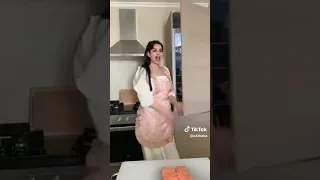 انت سني وبغني وبحب العين قلبي عايش سنين وحياتنا من اللي بحبه وبحسه اكيد الدنيا سنيه عايزه افرح وارقص 