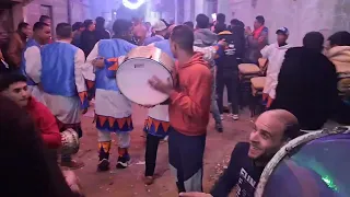 عاجبني الورد لفوق خدك      دندنها