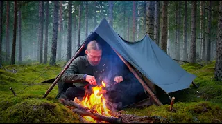 VINTAGE CANVAS TENT IN THE RAIN - CAMPING AND BUSHCRAFT TRIP