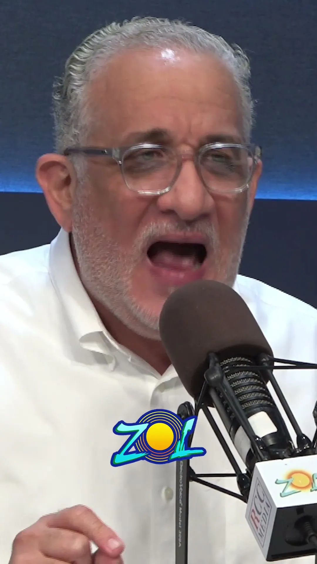 “USTED NO VA A ESTÁ REPATRIANDO PERSONAS Y ADEMÁS OTORGANDO PERMISOS”