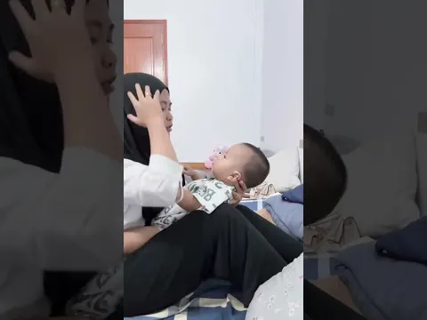 Di ajarin minum dengan bocil
