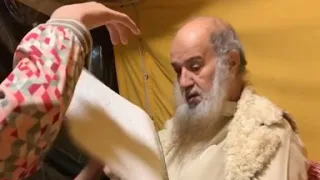 والدي الشيخ أحمد القطان وحنانه واهتمامه بأحفاده 