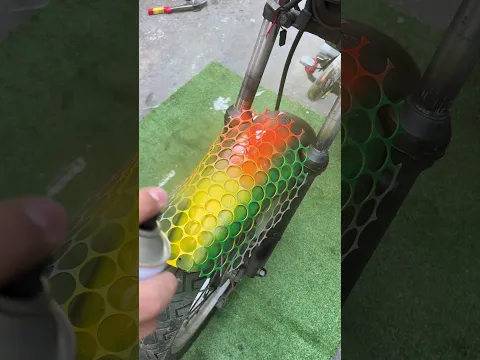 Motociclista Colocou Uma Grelha na Moto e Surpreendeu! #BrasilDIY #GambiarraInteligente #Dica